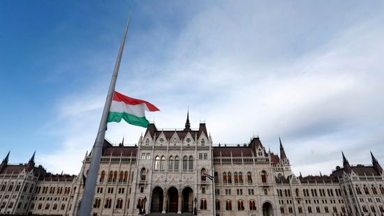 Nem kérünk a Magyarország érdekeivel ellentétes politikai nyomásgyakorlásból