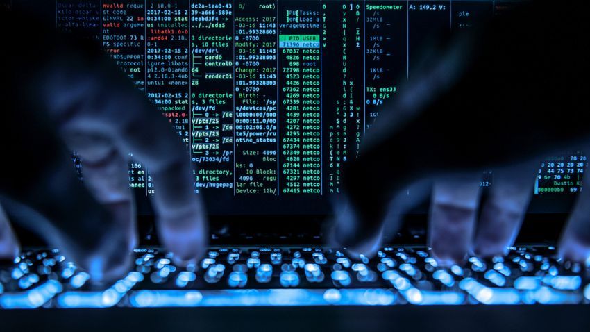 Belép a NAV a kiberháborúba: hekkert keres az adóhivatal
