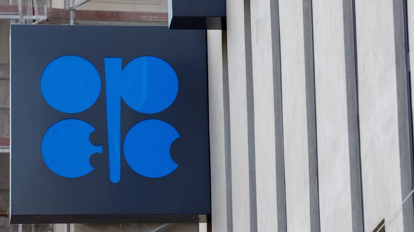 Megtartja kitermelési politikáját az OPEC