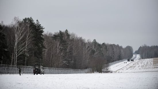 Belorusz határőrök egy migráns holttestét találták meg a lengyel határ közelében