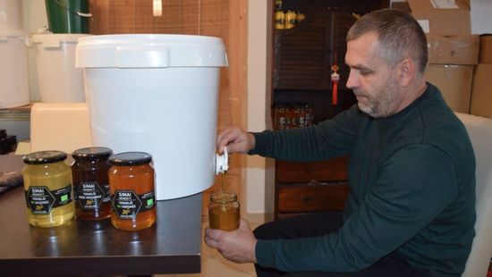 A kisújszállási méhész, aki arany minősítésű mézeivel népszerűsíti a kiváló hazai termékeket