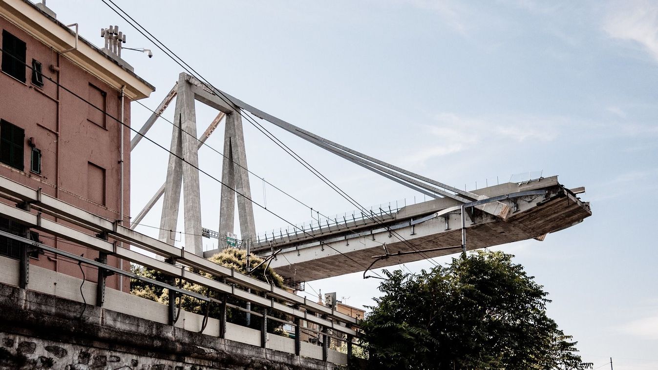 A Genoa melletti Morandi-híd megmaradt része a híd 2018-as összeomlása után. (Fotó: Flickr.com / Stefano Bertolotti)