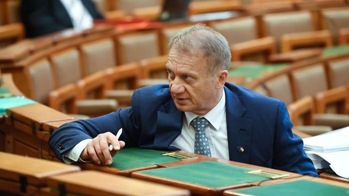 A Magyar Nemzeti Bank feljelenti Varju Lászlót
