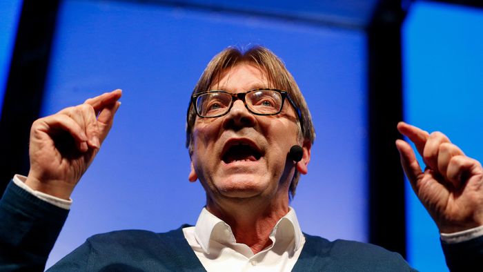„Guy Verhofstadt rendszeresen szereptévesztésben van”