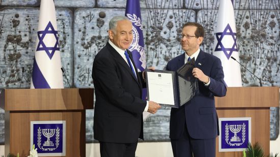 Csütörtökön iktatják be Izrael új jobboldali kormányát