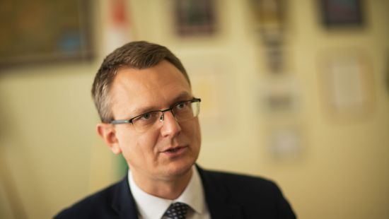 A pedagógusok béremeléséről egyeztetett Rétvári Bence civil szervezetekkel