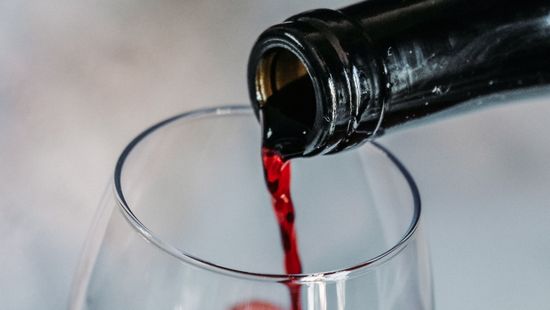 Isznak-e bort a szentek? – avagy sorsközösségben a szőlővel