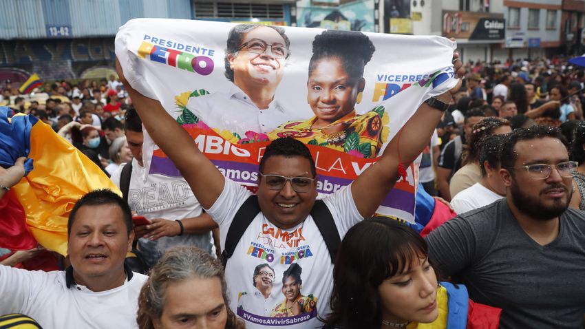 Megállapodott a kolumbiai kormány a Nemzeti Felszabadítási Hadsereg lázadóival