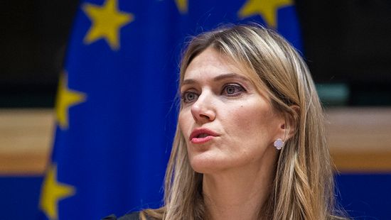 Eva Kaili bukásával fontos szövetségesét vesztette el a hazai baloldal