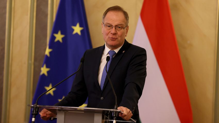 Navracsics Tibor: Magyarország hozzáférhet az uniós forrásokhoz