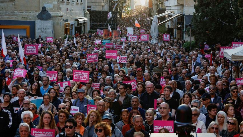 Több ezren tüntettek Máltán az abortuszszabályozás lazítása ellen