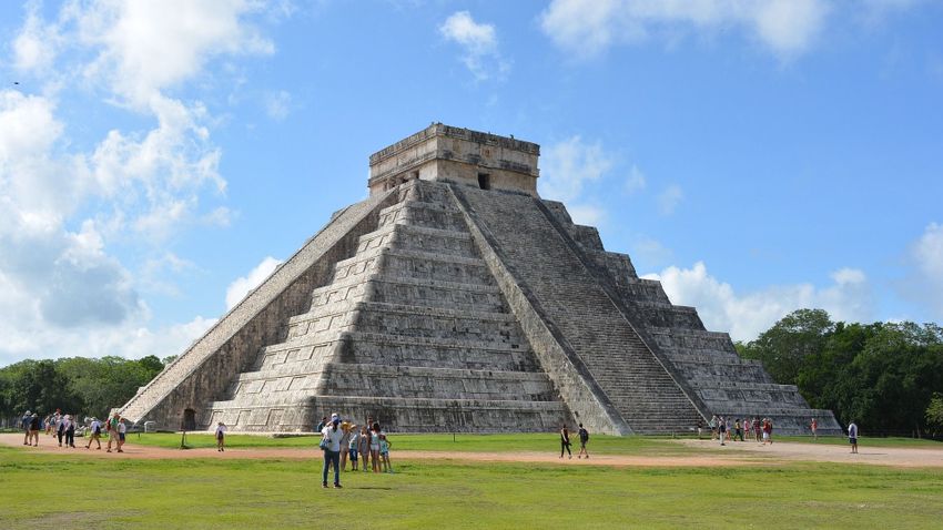 Nagyon megbírságoltak egy piramisra felmászó nőt Mexikóban