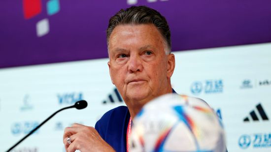 A távozó Louis Van Gaal odaszúrt: „Ott a Google, keressenek rám!”
