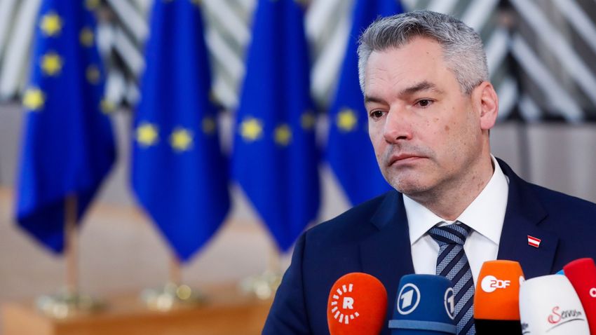 Az osztrák kancellár vétóval fenyeget az uniós csúcson