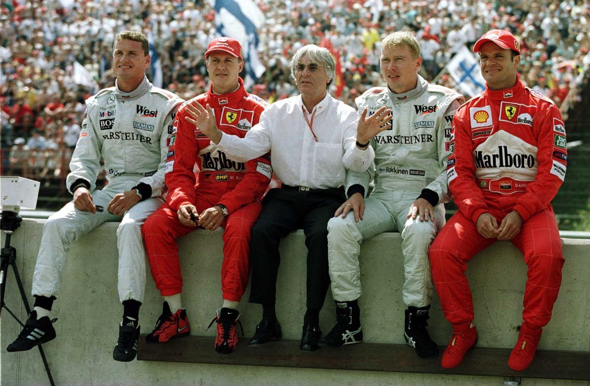 Bernie Ecclestone a 2000-es Magyar Nagydíjon David Coulthard, Michael Schumacher, Mika Häkkinen és Rubens Barrichello társaságában