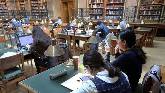 Középiskolai felvételi vizsgát írnak szombaton a tanulók
