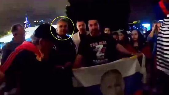 Djokovics apját Putyin-párti tüntetők körében fotózták le Melbourne-ben