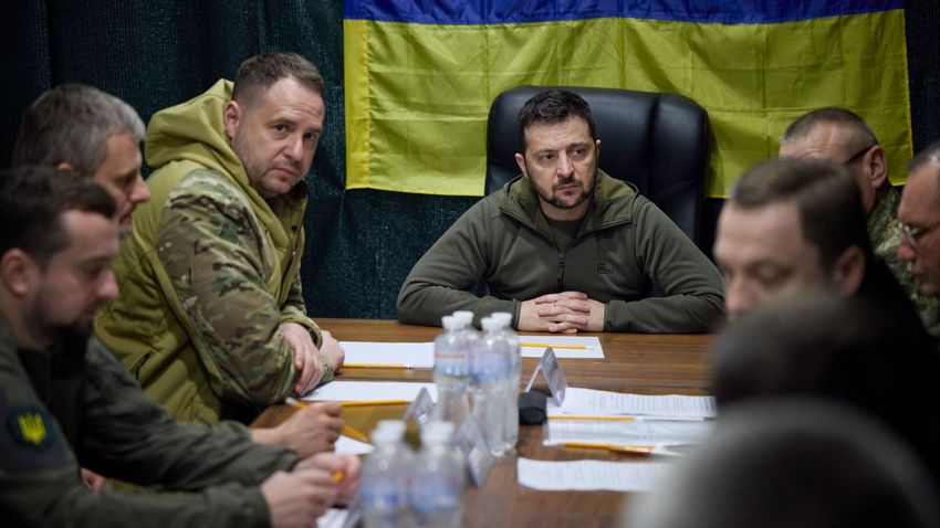 További magas rangú ukrán tisztségviselőket menesztettek tisztségükből
