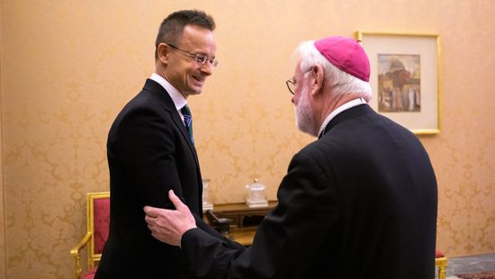 „Vatikán és Magyarország a nemzetközi fősodortól eltérő álláspontot képvisel”