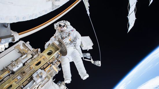 Egy pilóta nélküli űrhajóval tér vissza a Földre a Nemzetközi Űrállomás legénysége