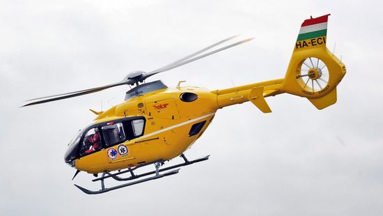 Így szabadított ki a mentőhelikopter egy kihűlt férfit a karádi tóból + videó