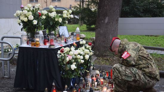Katonai rendészek tisztelegtek a hős rendőr emléke előtt