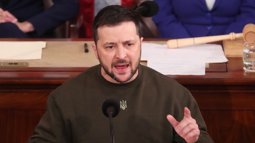 Volodimir Zelenszkij a hadiállapot és a mozgósítás meghosszabbítását kéri
