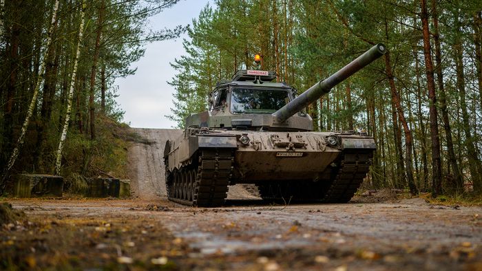 Megosztott a német társadalom a tankszállítással kapcsolatban