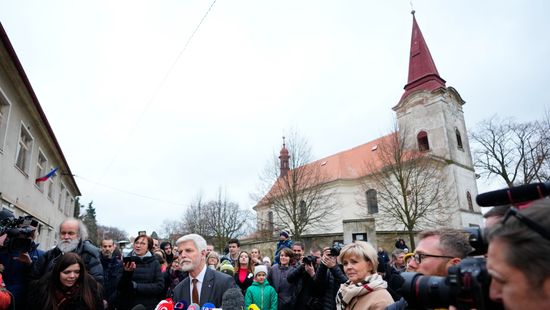 Magas érdeklődés mellett zajlik a cseh elnökválasztás