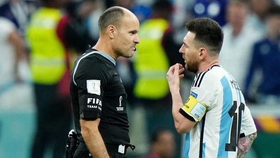 Messi rémbírójának is sok lenne: 36 piros lap egy meccsen + videó