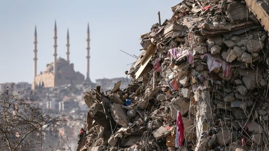Újabb nagy erejű földrengés rázta meg Törökországot