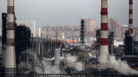 Az EU véglegesítette az orosz finomított kőolajtermékek árplafonját