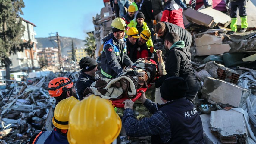További hat és fél millió eurós támogatás a földrengés áldozatainak