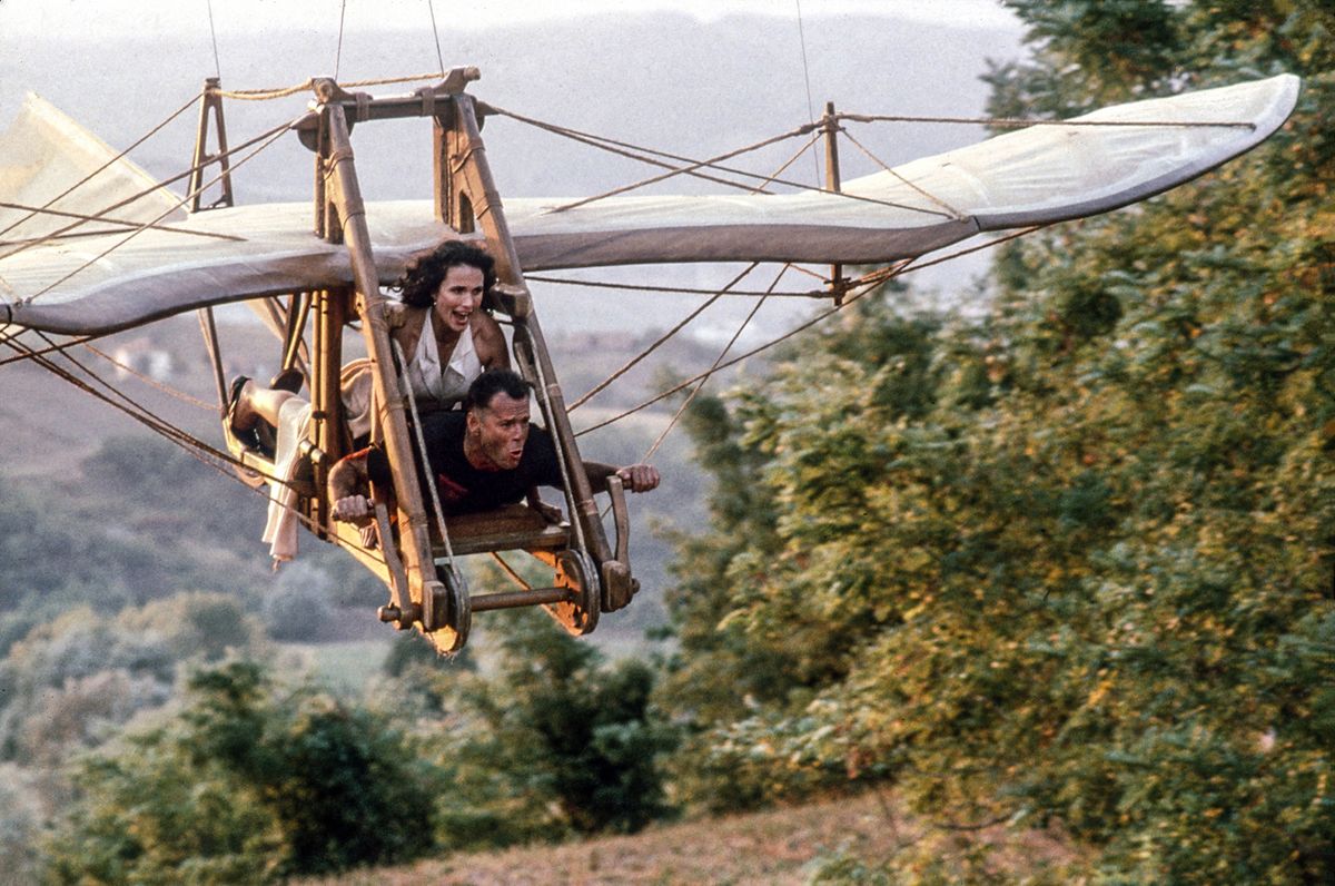 Bruce Willis és Andie MacDowell a Hudson Hawk című filmben, 1991.  A termék átvette a hatalmat?