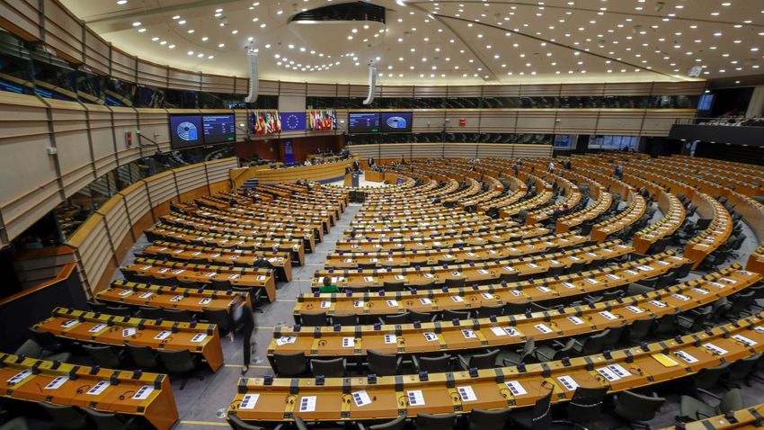 Az Európai Parlament teljes embargót akar az Oroszországból származó fosszilis tüzelőanyagokra