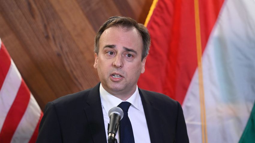 Tisztelt David Pressman Nagykövet Úr!