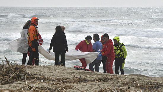 Több tucat hajótörött holtteste hever az olasz partokon