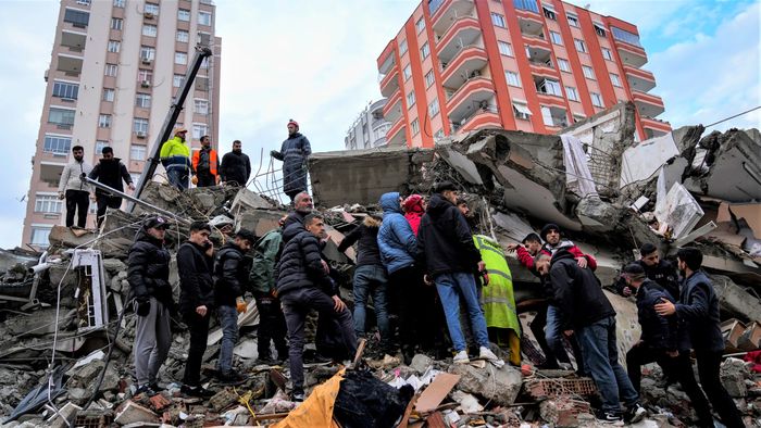 Újabb földrengés rázta meg Törökországot, már négyezer felett a halálos áldozatok száma + galéria, videók
