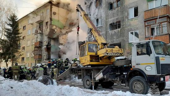 Gázrobbanás Novoszibirszkben, összedőlt egy ötszintes épület két lépcsőháza