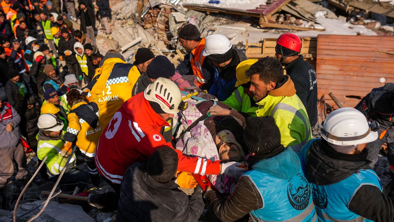 Több mint húszezer halott Törökországban és Szíriában, több ezren lehetnek még a romok alatt + galéria