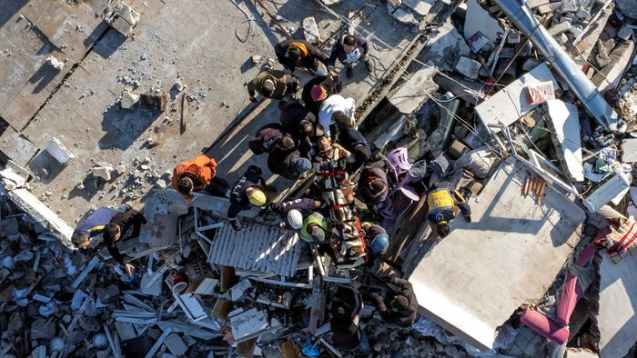 Már 15 ezernél is több halálos áldozata van a földrengésnek Törökországban
