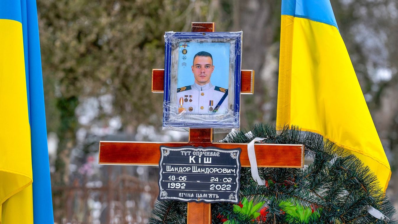 Magyar hősi halott az ungvári Kálvária temetőben. Harminc évet élt Kis Sándor tengerész, aki a háború első napján, 2022. február 24-én esett el