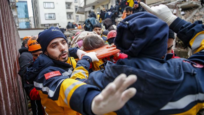 Brutális erejű földrengés Törökországban, rengeteg a halott Szíriában is + fotók, videók
