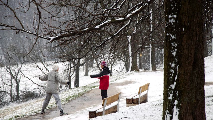 Ma sem lesz hiány csapadékban: a bőséges havazást havas eső váltja