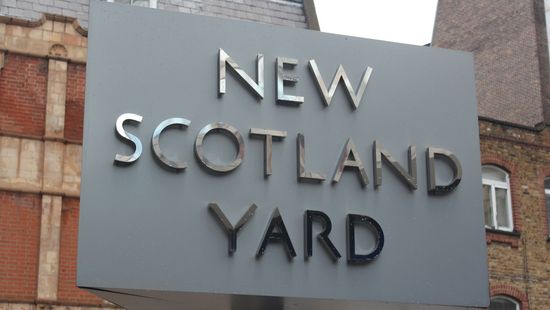 Többszörös életfogytiglanra ítéltek egy volt londoni rendőrt