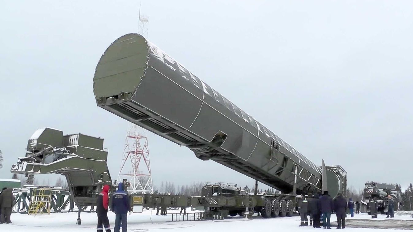Az orosz RS-28 Szarmat interkontinentális ballisztikus rakéta kilövését készítik elő 2023.02.20-én (Forrás: International Defence Analysis / Twitter)