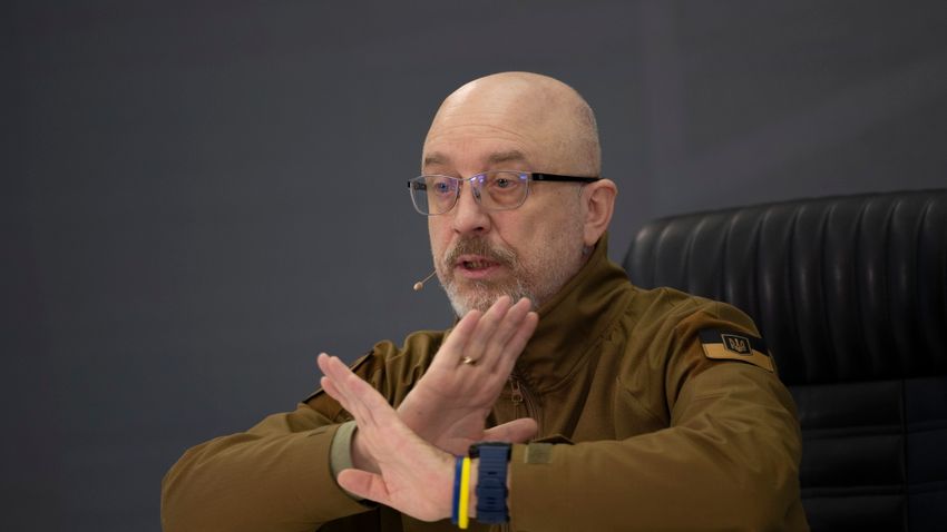 Hátraarc az ukrán védelmi tárcánál: mégsem váltják le a minisztert