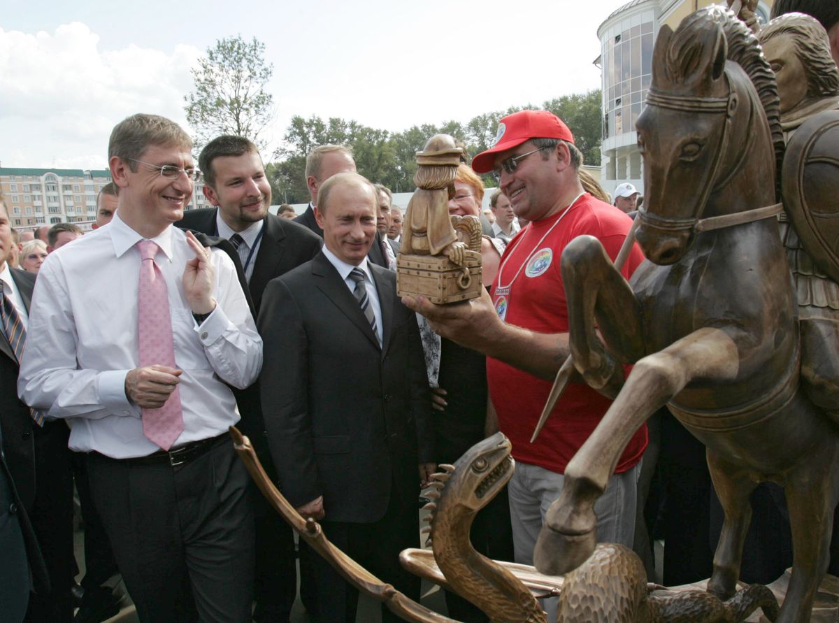 gyurcsányputyin2
Russian President Vladimir Putin and Hungary's Prime Minister Ferenc Gyurcsany visit a folklore crafts fair in Saransk