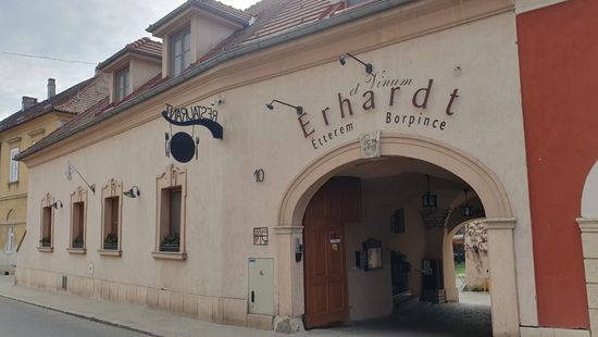 Erhardt: stílusos családi étterem a hűség városában