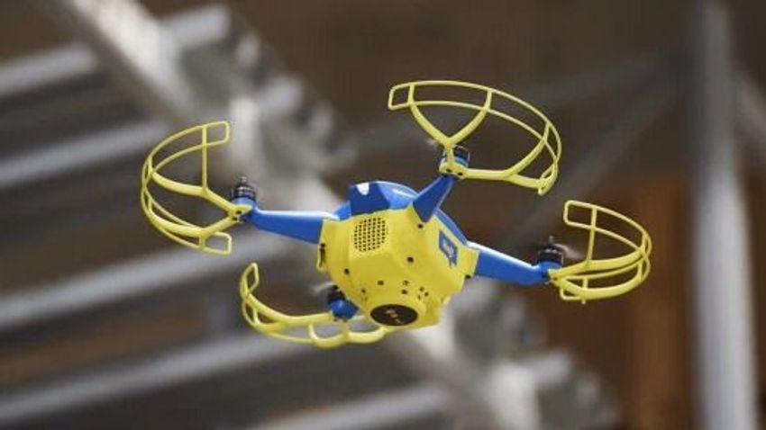 Szorgos drónok töltik az éj leple alatt az IKEA készleteit + videó